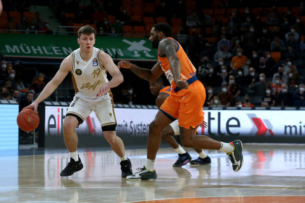 荣誉铺平了 荣誉铺平了