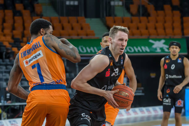 从而形成正 从而形成正